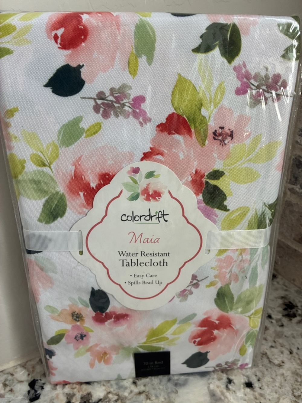 NWT Color drift Maia Water-Resistant Tablecloth Round